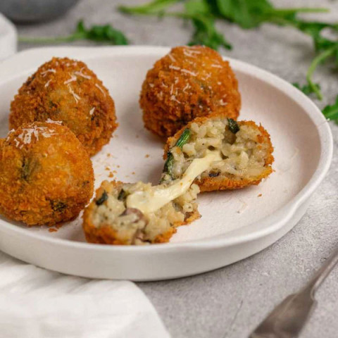 Food St Davide's Mushroom, Spinach and Smoked Mozzarella Arancini (Vg)